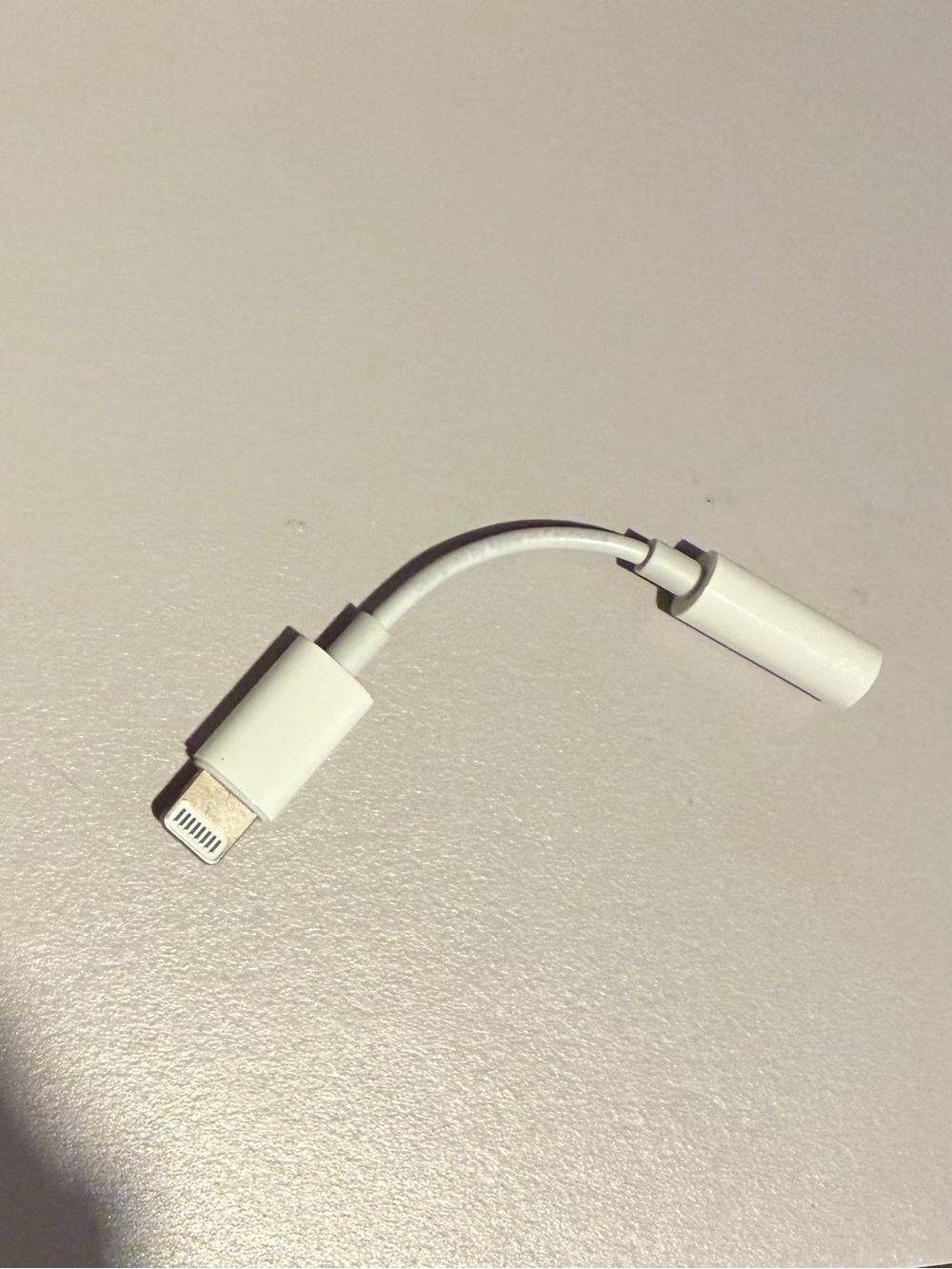 White Lightning to 3.5mm Headphone Adapter (Lightning Audio Adapter)